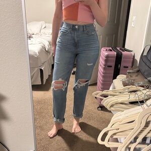 American Eagle Women's Blue Distressed Jeans